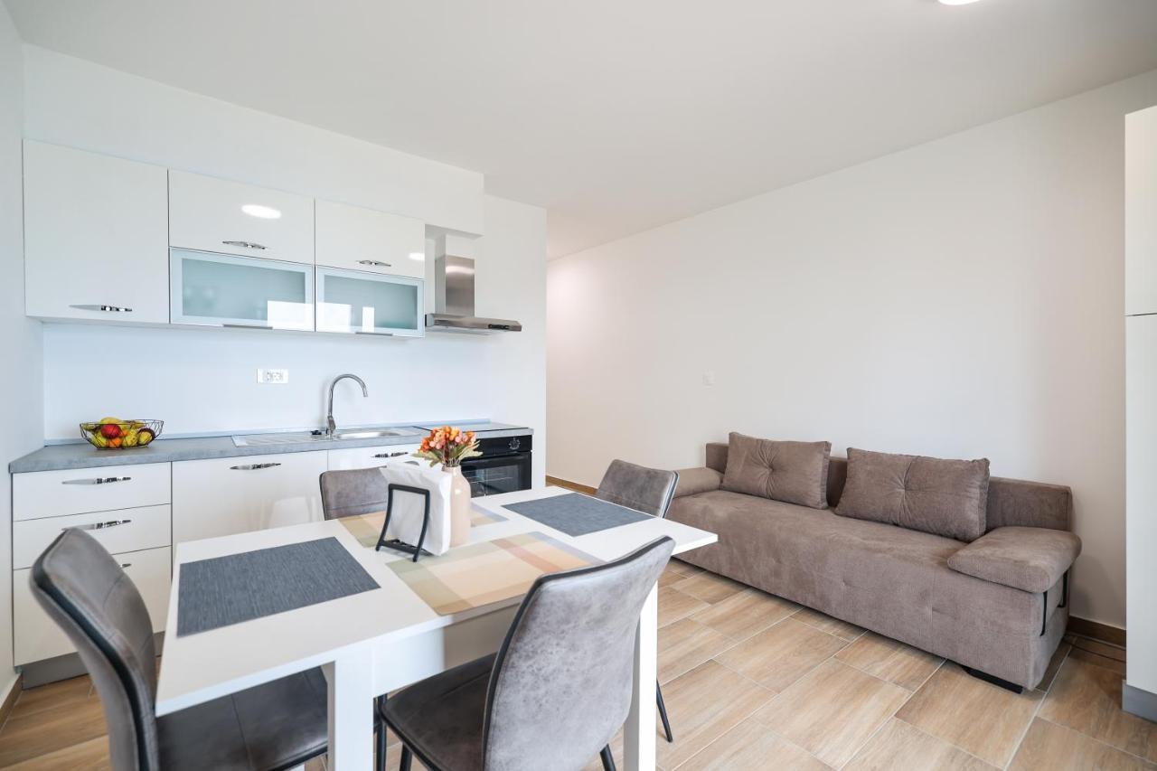 Beachfront Tic With Seaview