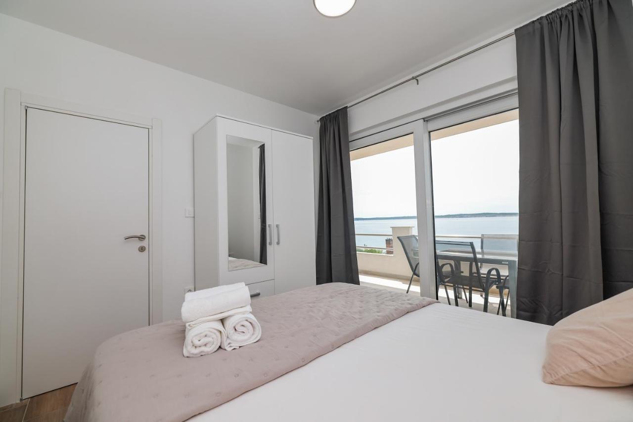 Beachfront Tic With Seaview Miletici