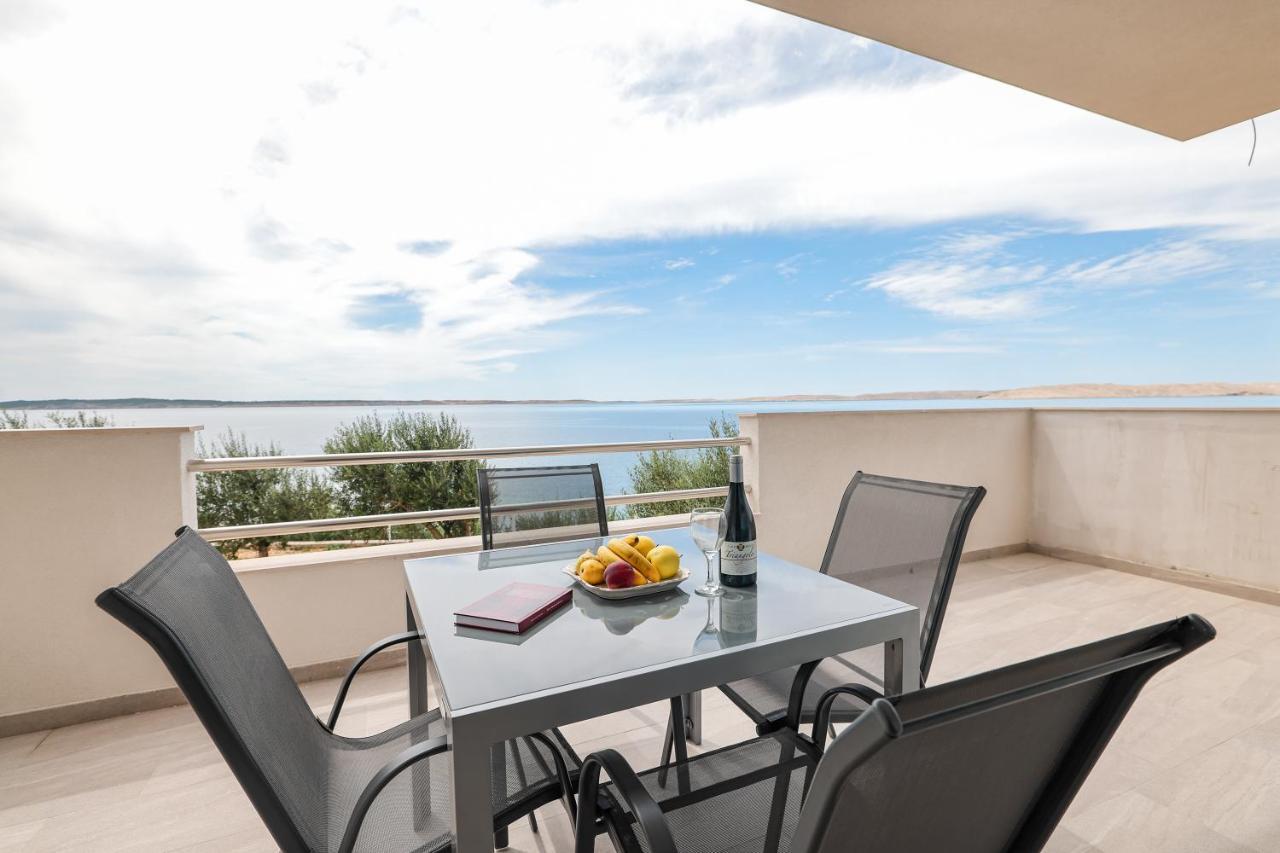 Beachfront Tic With Seaview