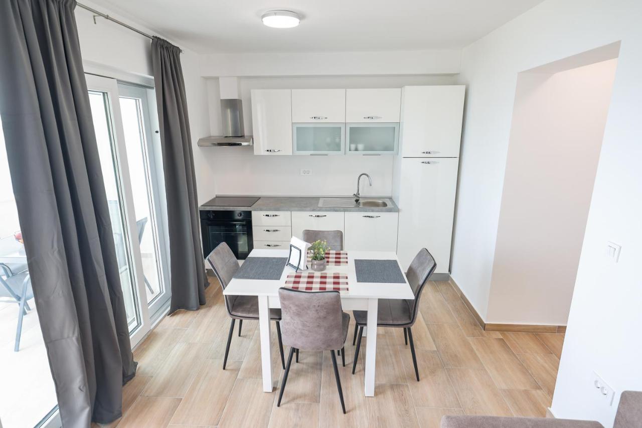 Beachfront Tic With Seaview Miletici