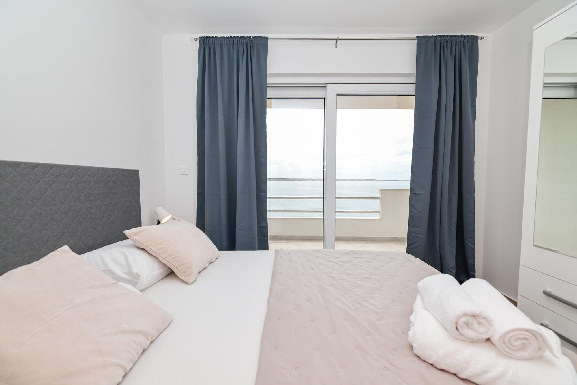 Beachfront Tic With Seaview