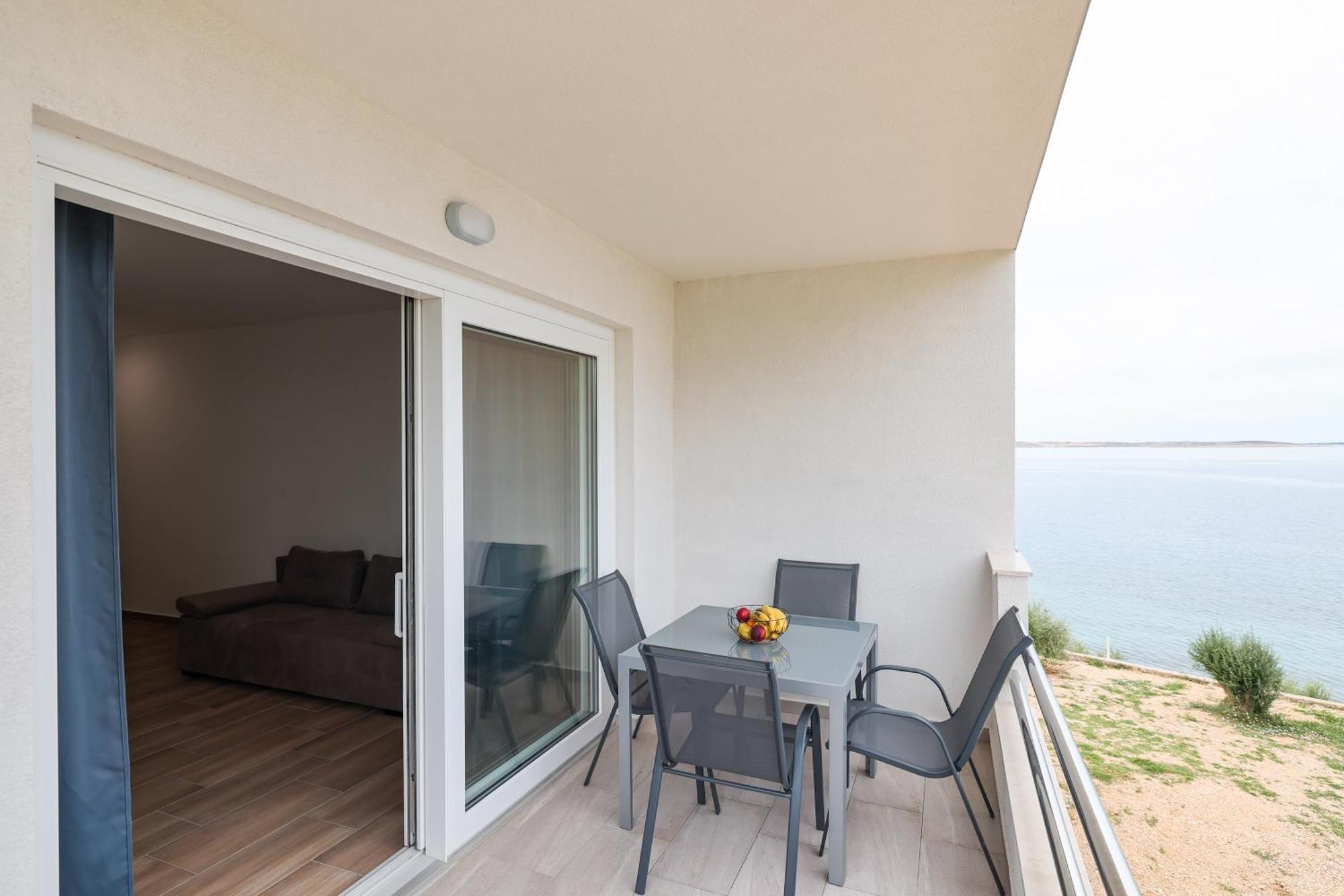 Beachfront Tic With Seaview * Miletici