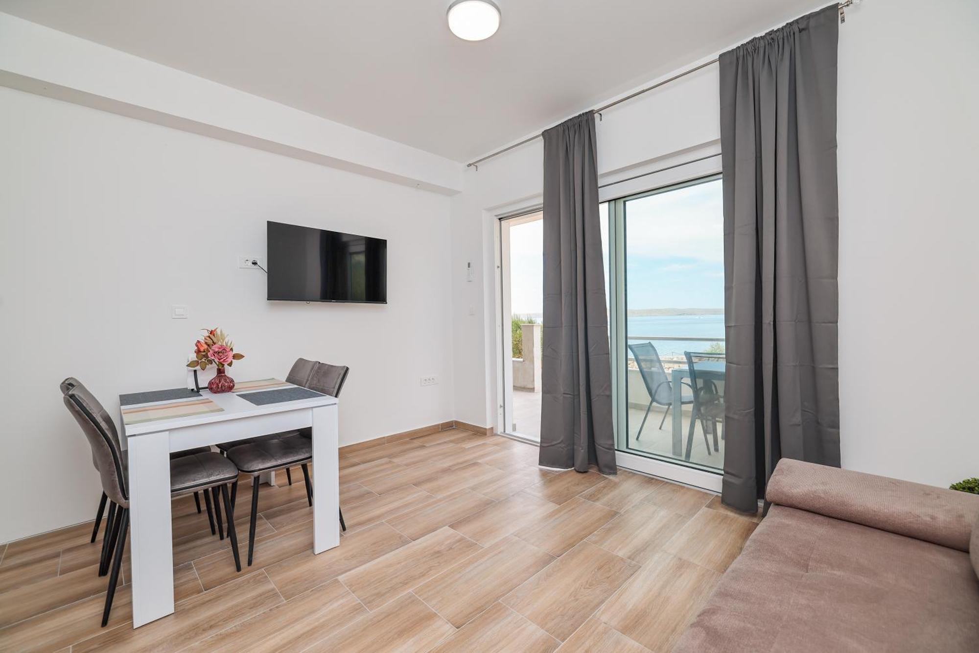 Beachfront Tic With Seaview Apartment Miletici