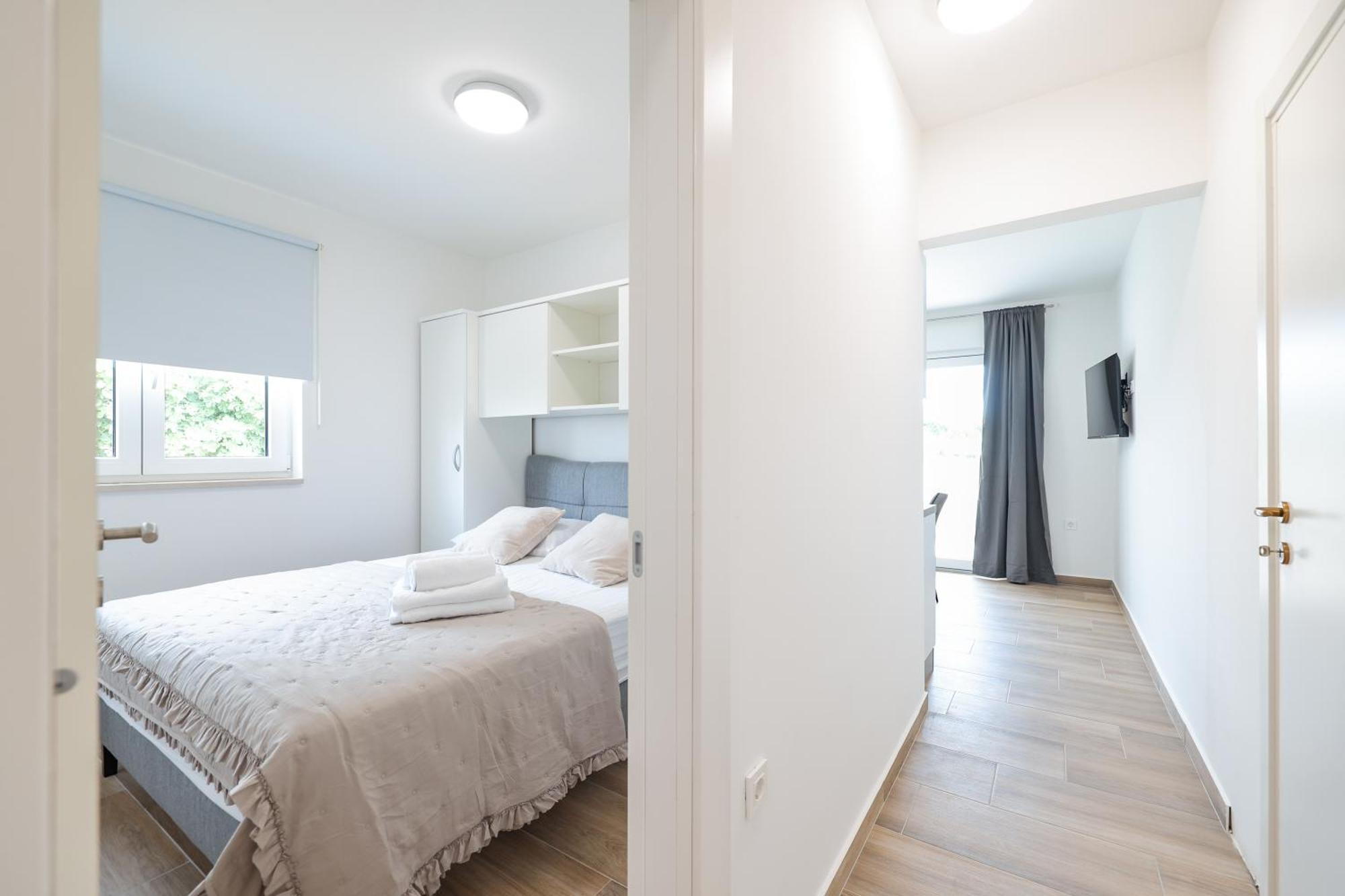 Beachfront Tic With Seaview Miletici