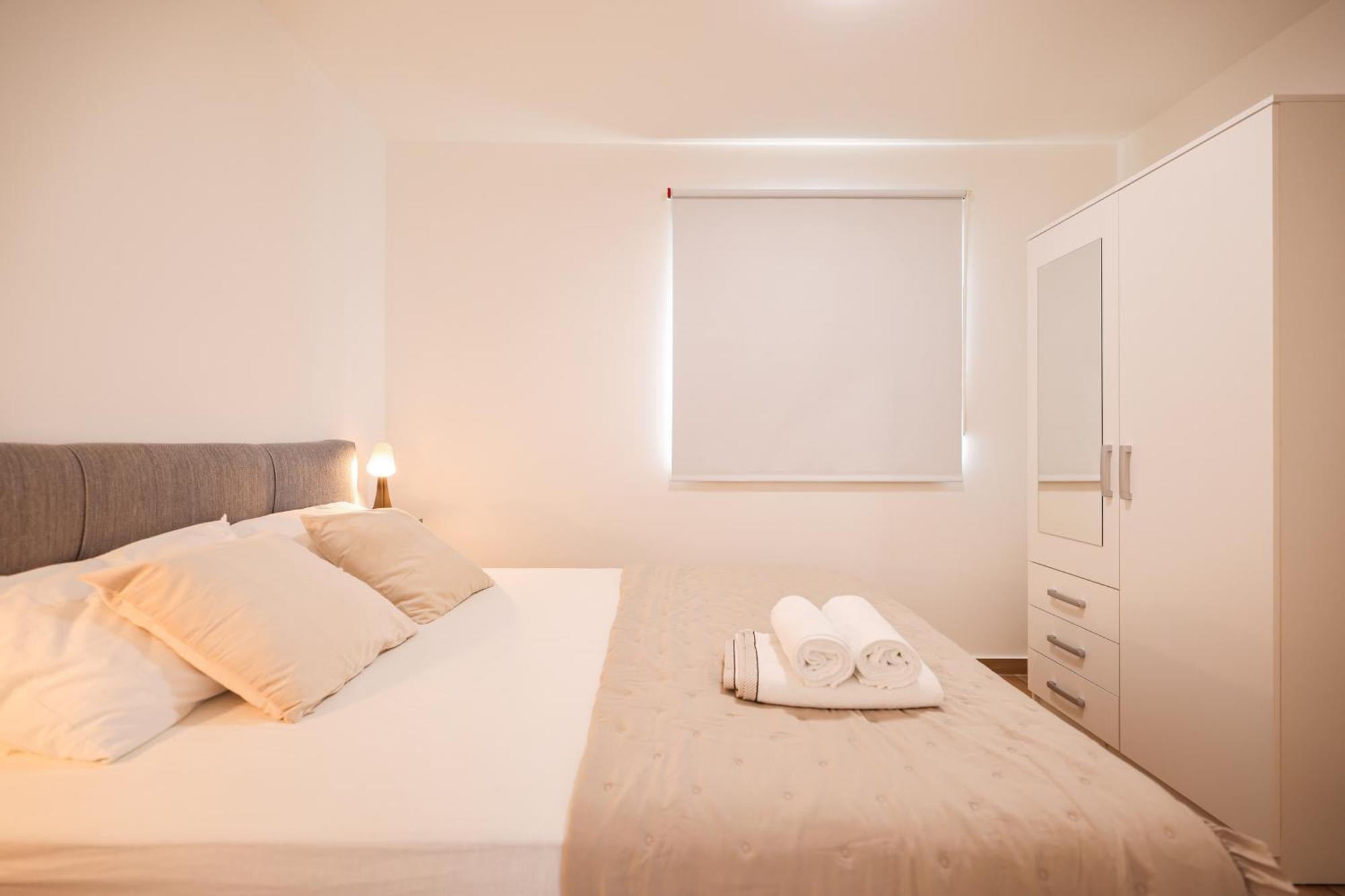 Beachfront Tic With Seaview Apartment Miletici