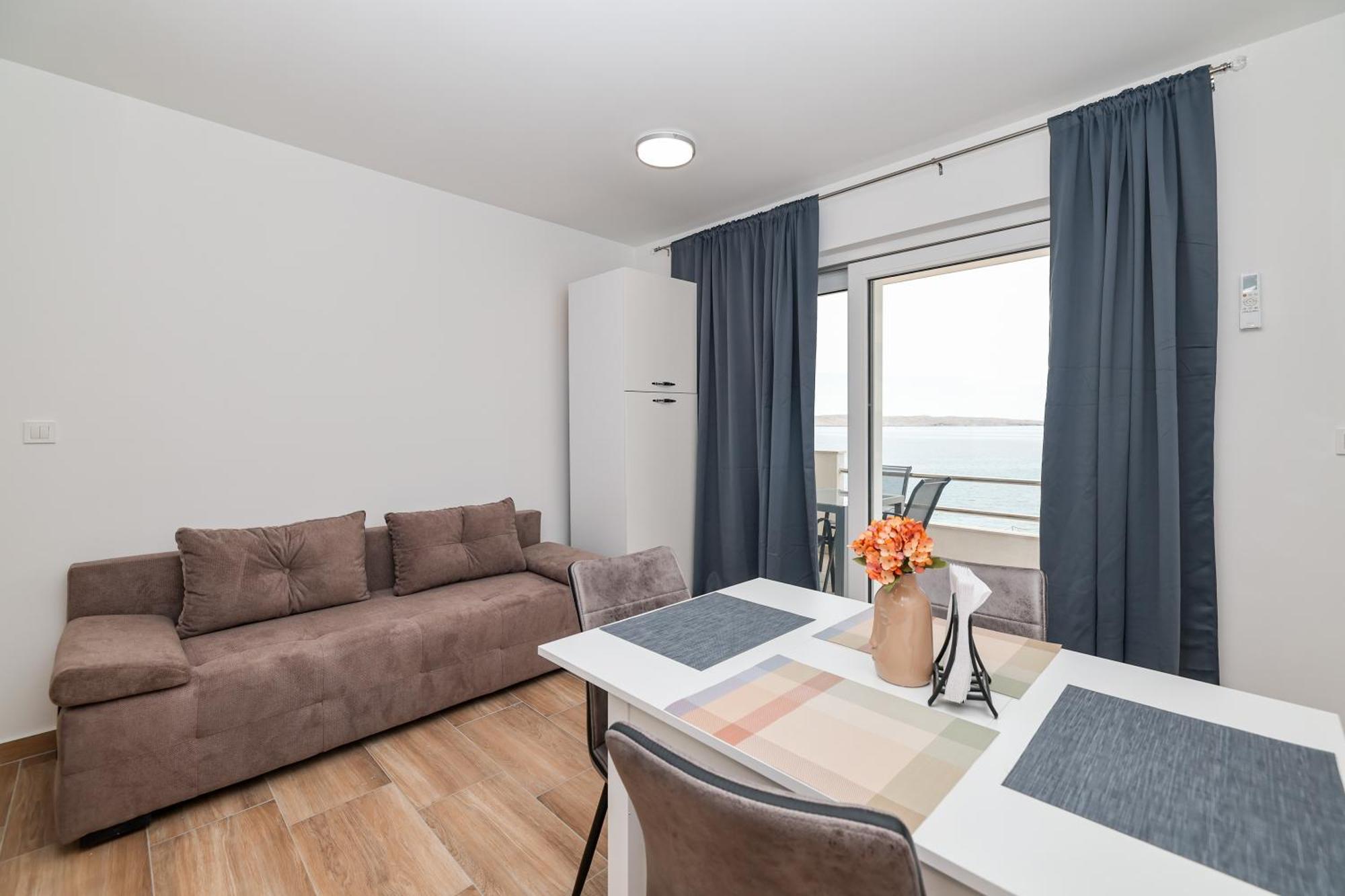 Beachfront Tic With Seaview