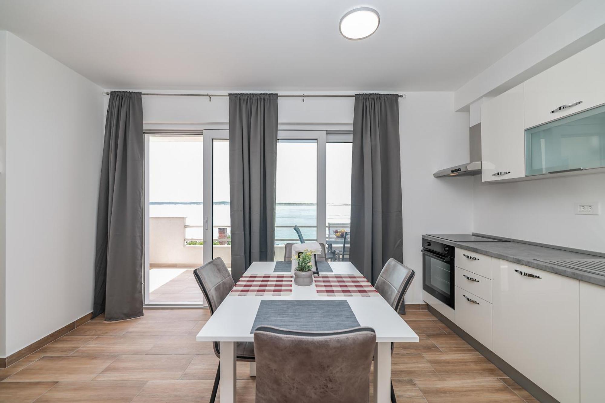 Apartment Beachfront Tic With Seaview Miletici