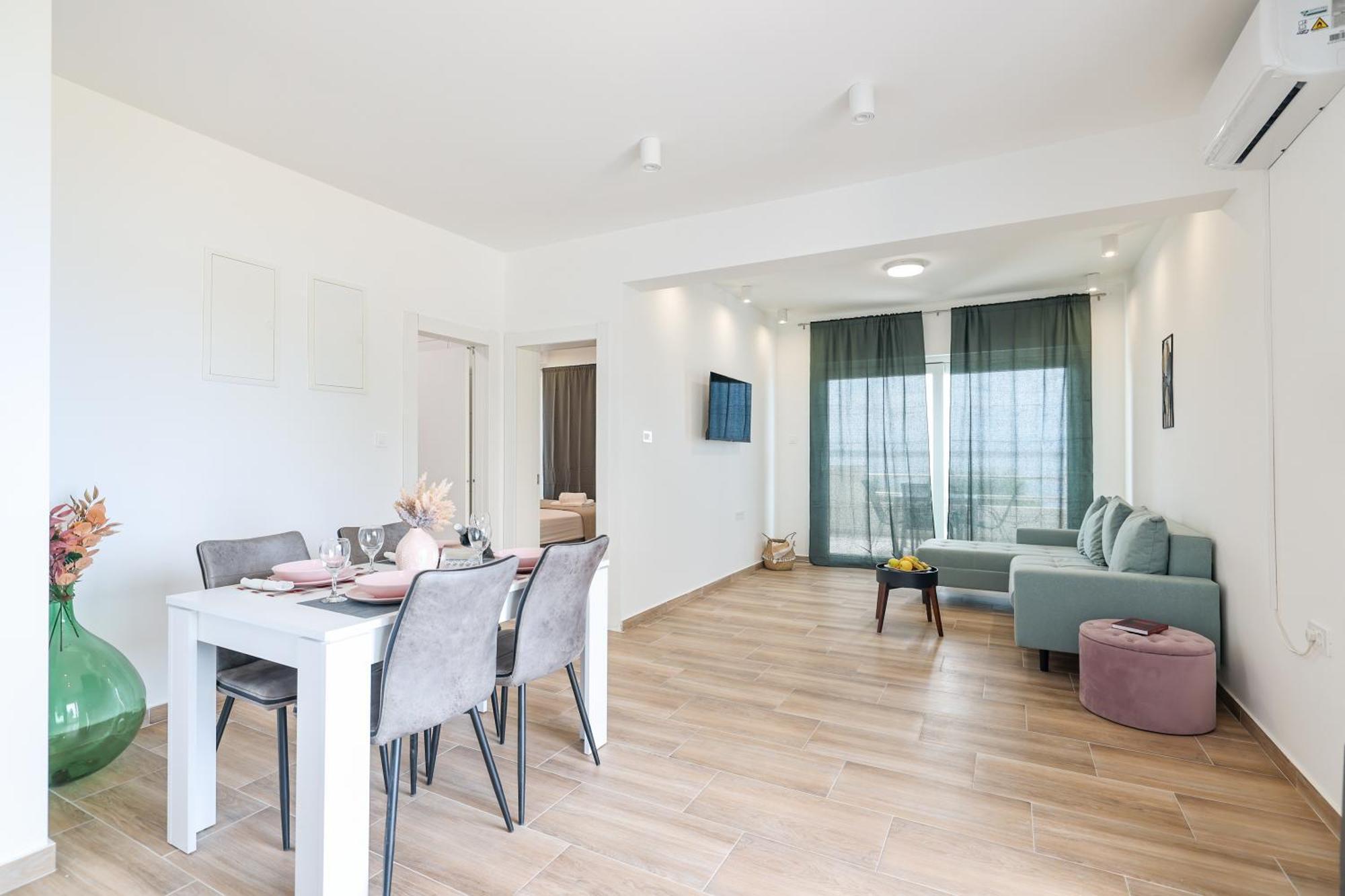 Beachfront Tic With Seaview Miletici