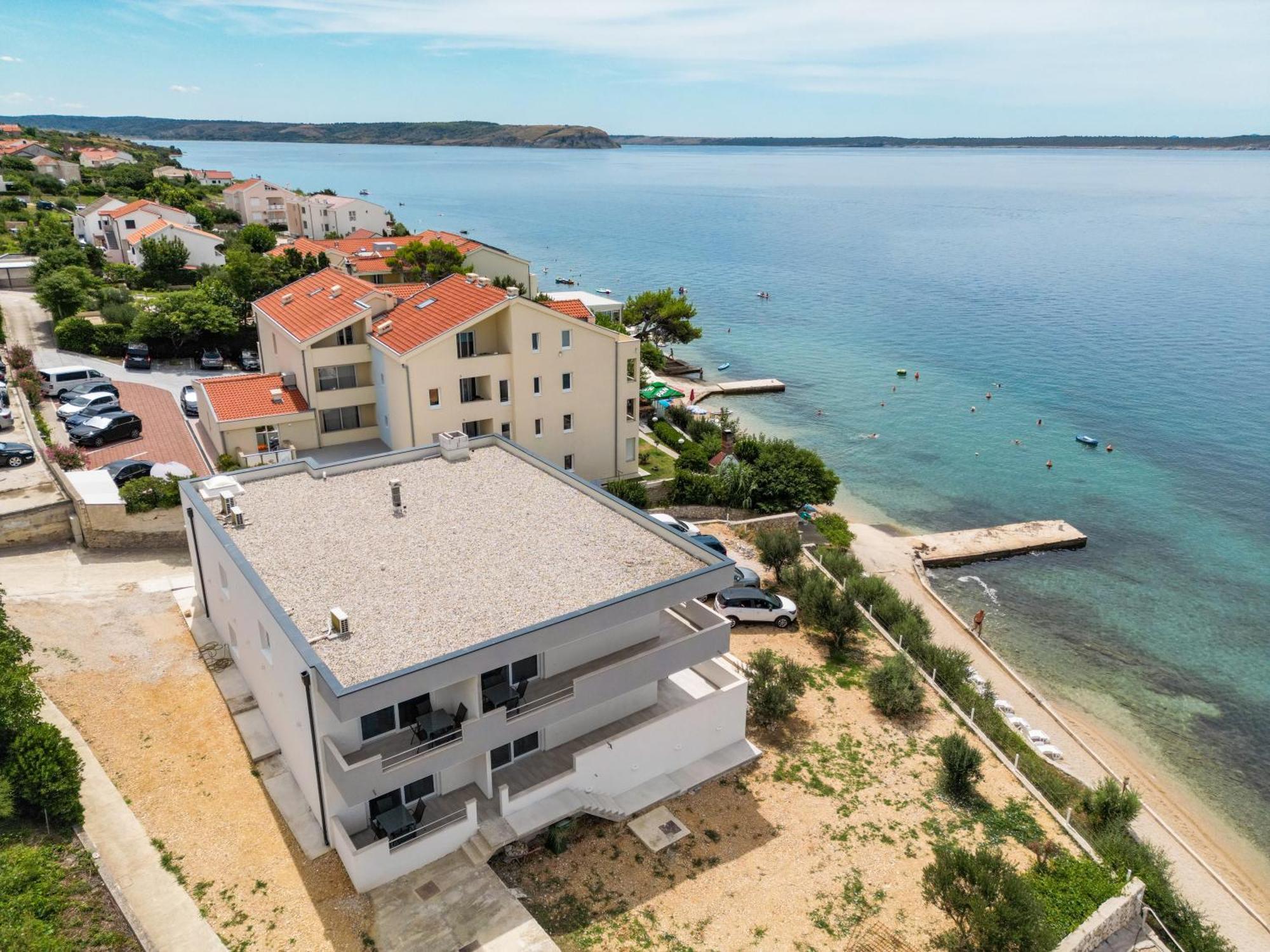 Beachfront Tic With Seaview *